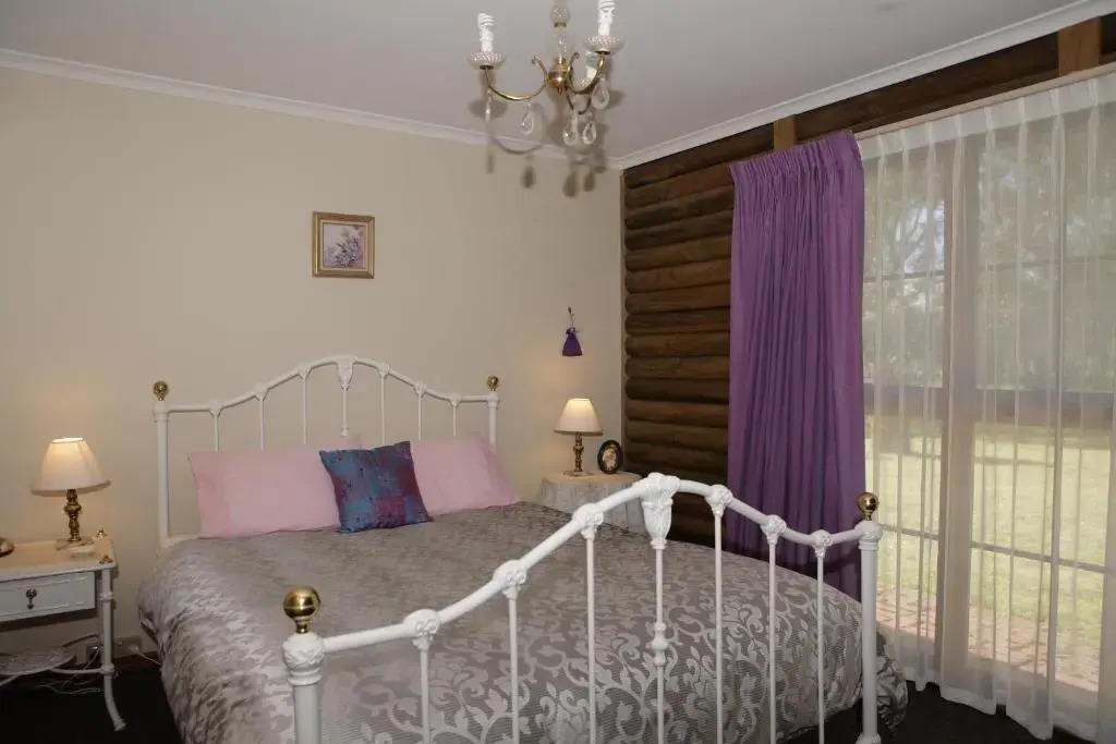 Halls Gap Log Cabins