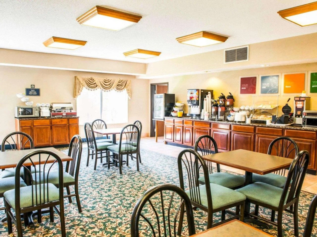 Comfort Suites Auburn near I-69