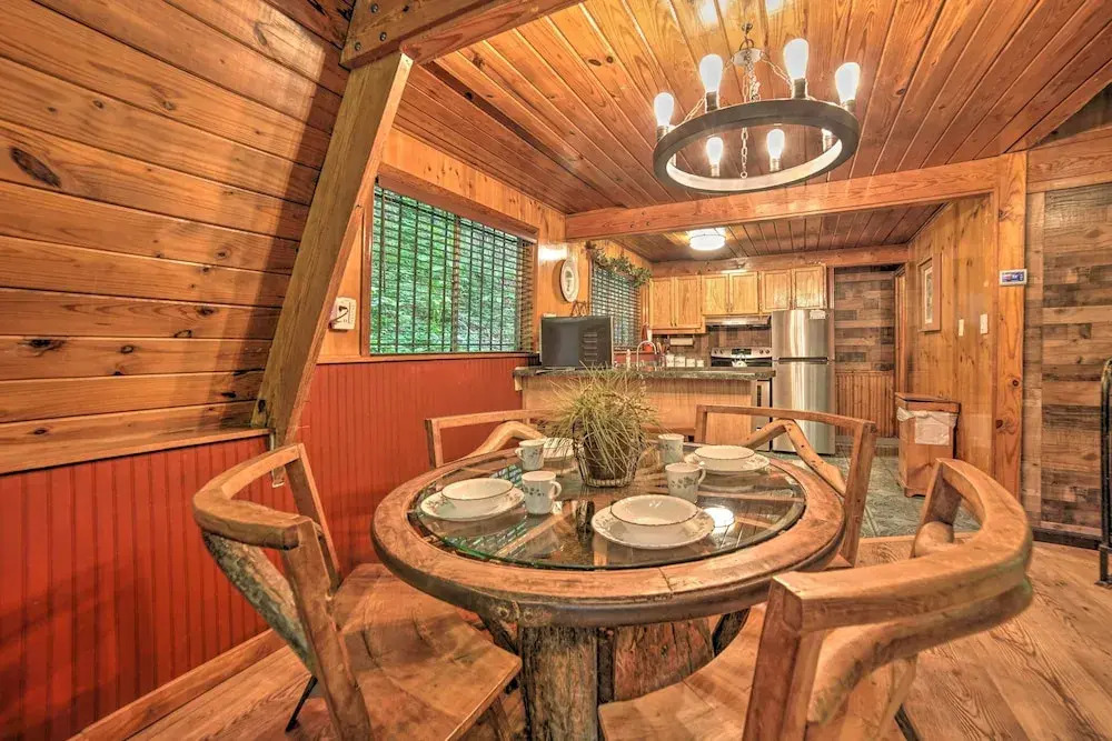 A-frame Gatlinburg Cabin w/ Deck & Private Hot Tub