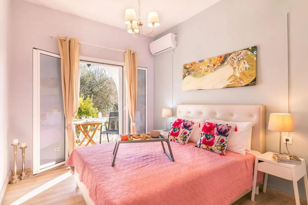 Lamda Apartments By Estia