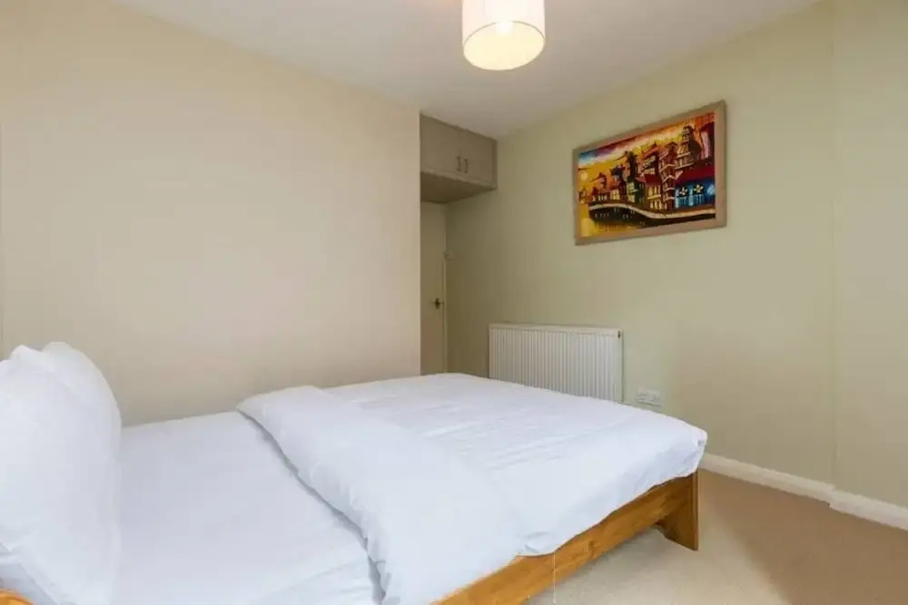 Charming 2 bed Apartment in Queen's Park W/garden