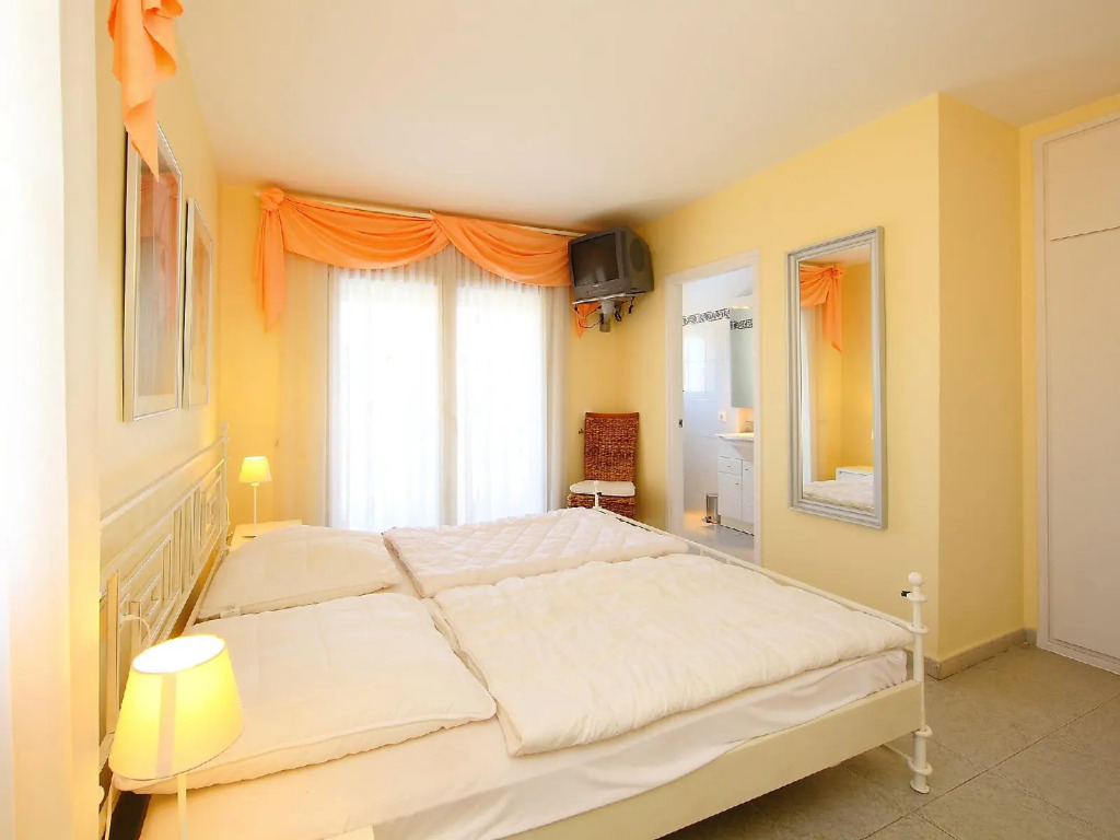 Requesens 166 - Three Bedroom