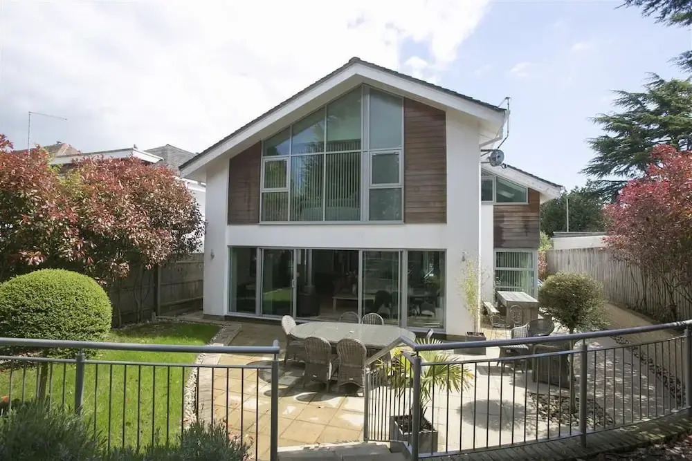 Deluxe Modern House - DHH