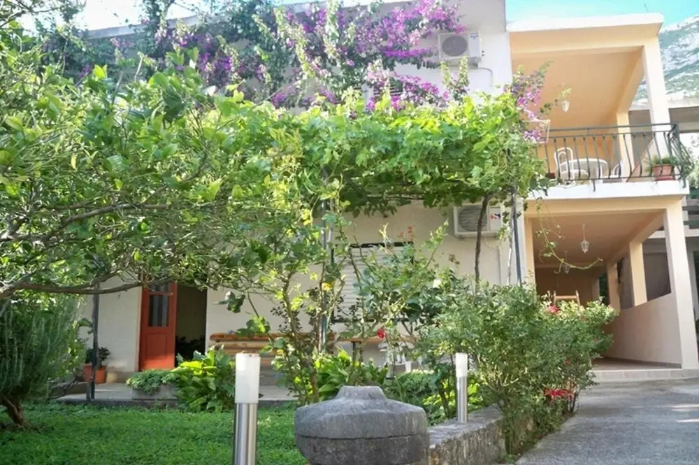 Apartments Sini