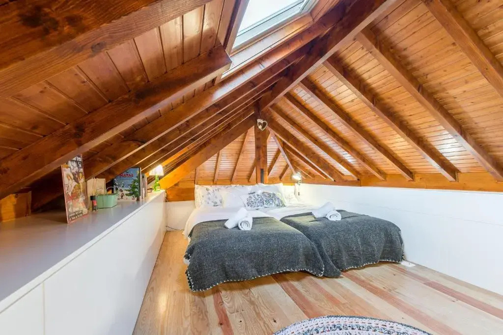 Home in Porto - Cozy 2BR Duplex by LovelyStay