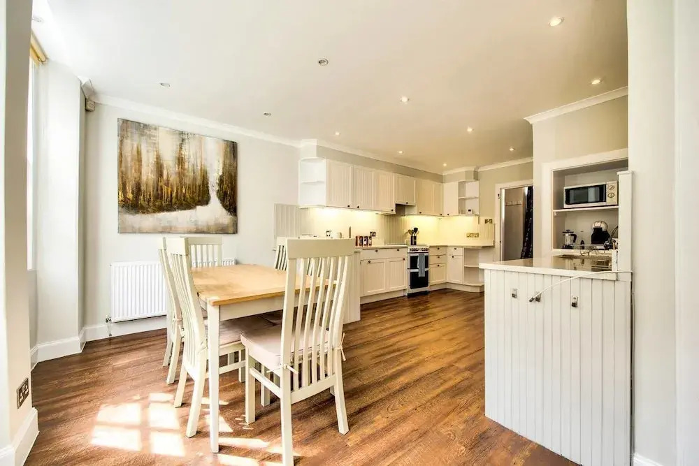 Quiet Mews House With Parking & Garden