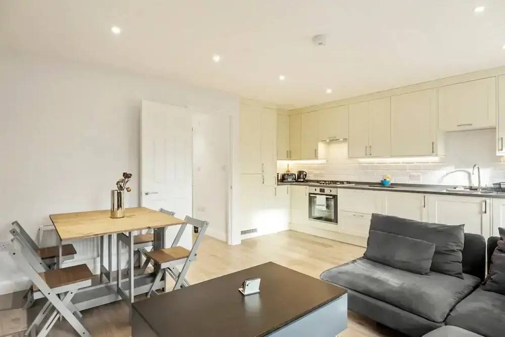 Modern And bright 1 Bedroom Apartment in Ealing