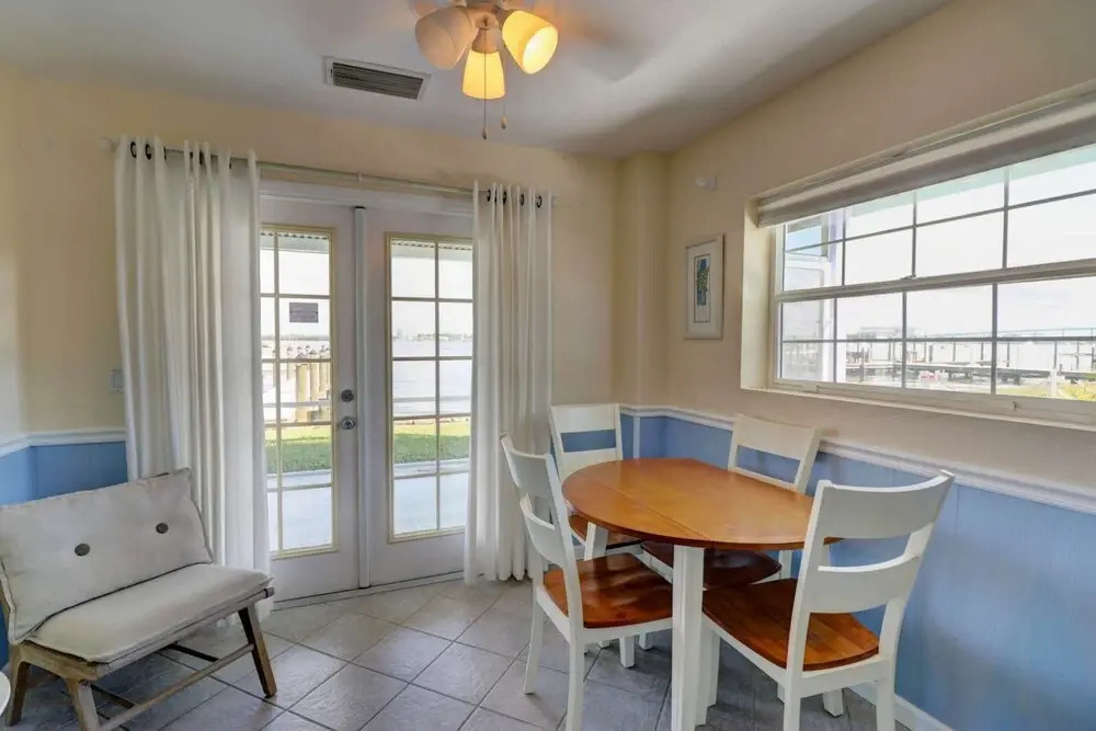Bayside Bungalow 1 - Large Screened Lanai With Beautiful Bay Views