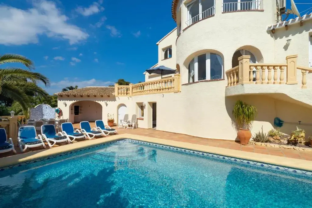 Villa Hermosa by Aguilarent