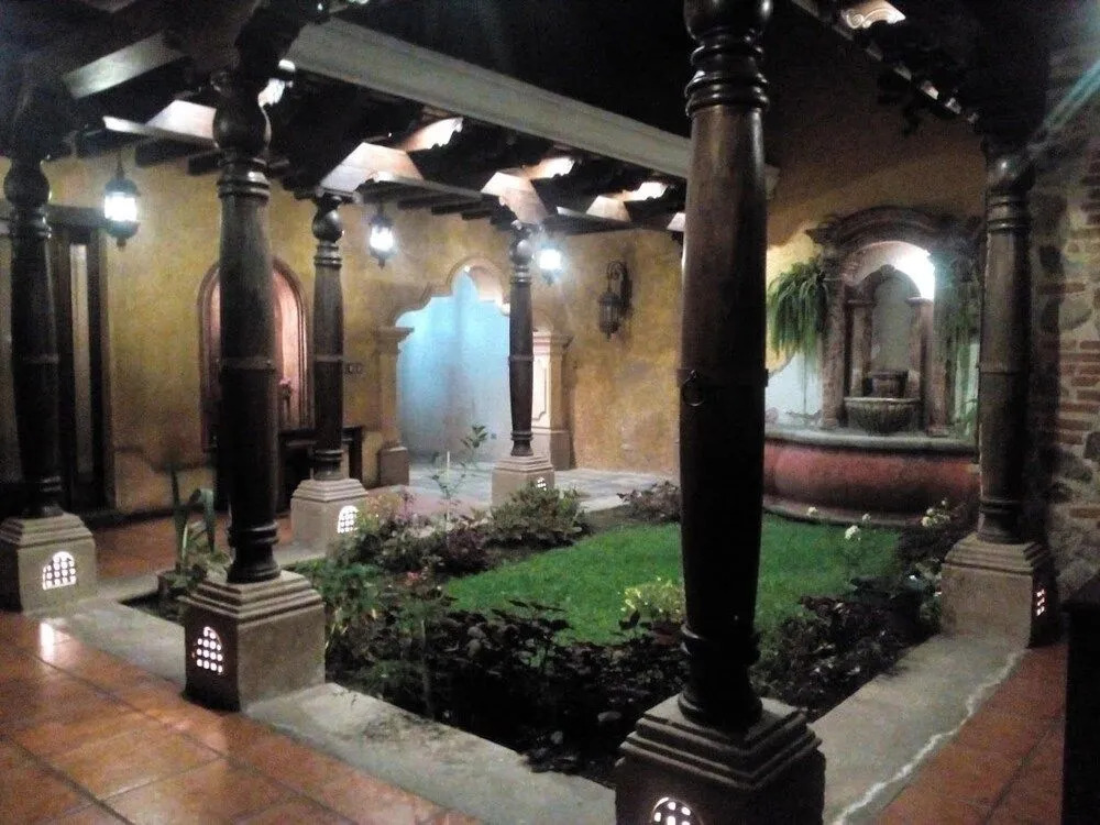La Casa De La Alameda