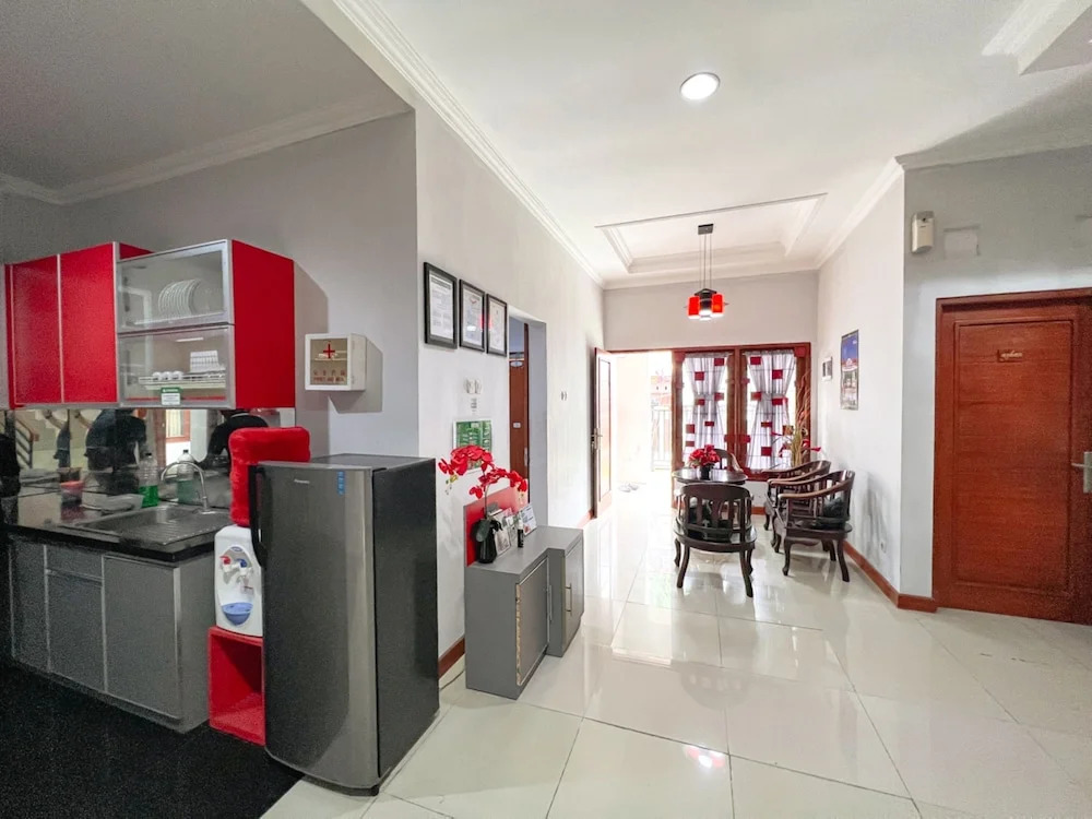 Homestay Syariah Ambarukmo Plaza by Simply Homy