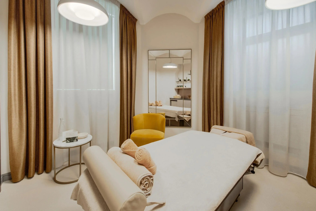 Отель Grand Poet Hotel by Semarah