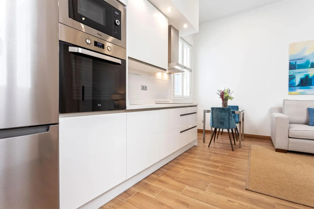 Modern 1 BD Apartment in the City Center Recaredo VII