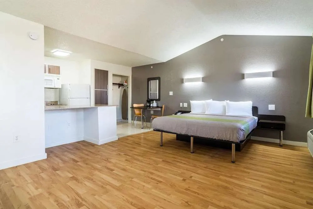 Plano Inn & Suites