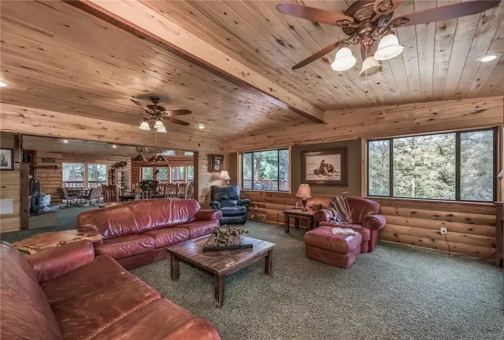Buffalo Lodge - Seven Bedroom Cabin with Hot Tub