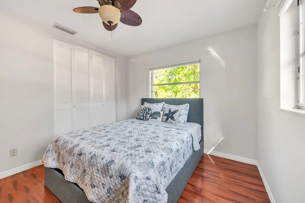 Sunny Retreat In Clearwater 2 Bedroom Home by RedAwning