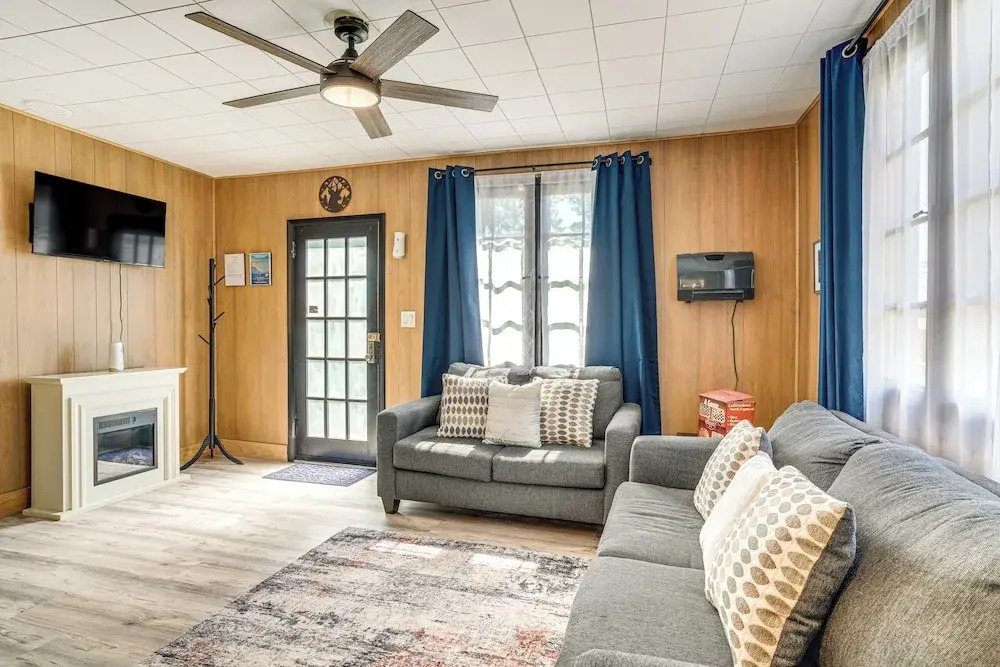 Patio & Hot Tub: Cozy Cabin Retreat in Bailey!