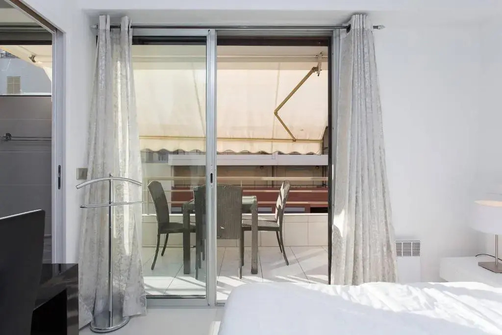 Grand Hotel: New 2 Beds/ 2 Baths