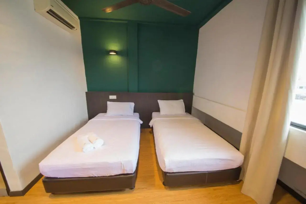 Room V Jalan Megat by SECOM