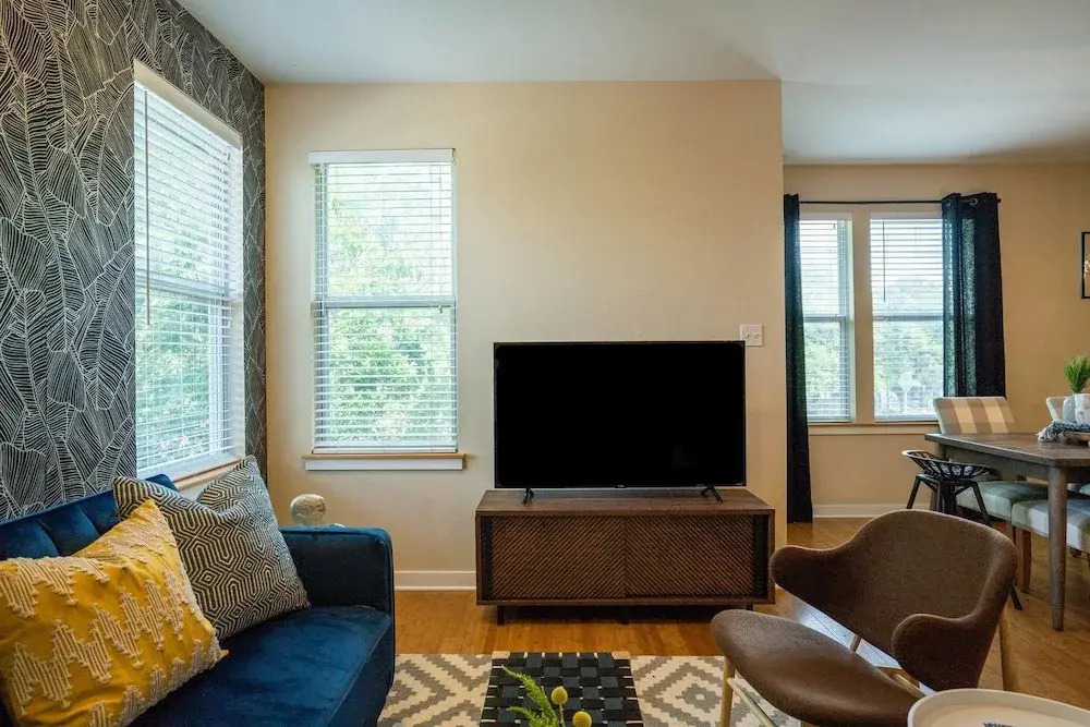 Charming Downtown 3br/2.5ba Home w/ Deck by Domio