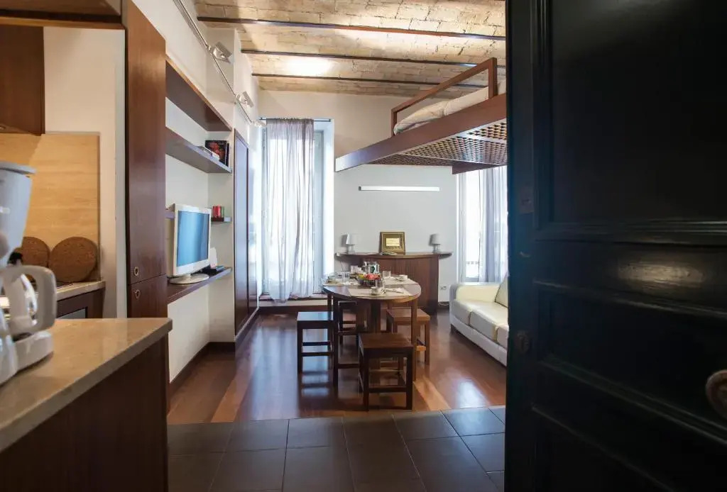Trevi Fountain - Lovely Loft Apartment