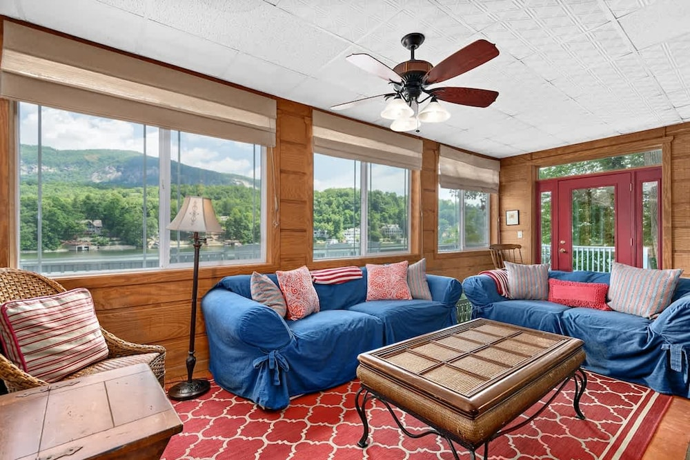 Lakeside 4BR Mountain Views Firepit Game Room