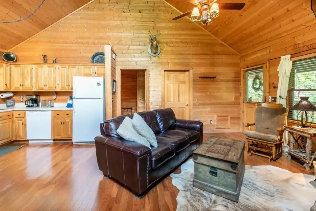 Nice View Fireplace Hot Tub Porch Bed Private