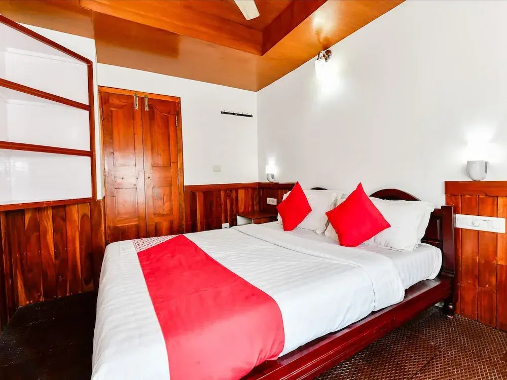 Oyo 24606 Waves Shore 3Bhk Premium Houseboat