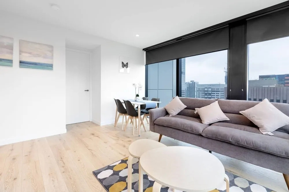 Luxury 2bed2bath apt in the Heart of Mel@collins