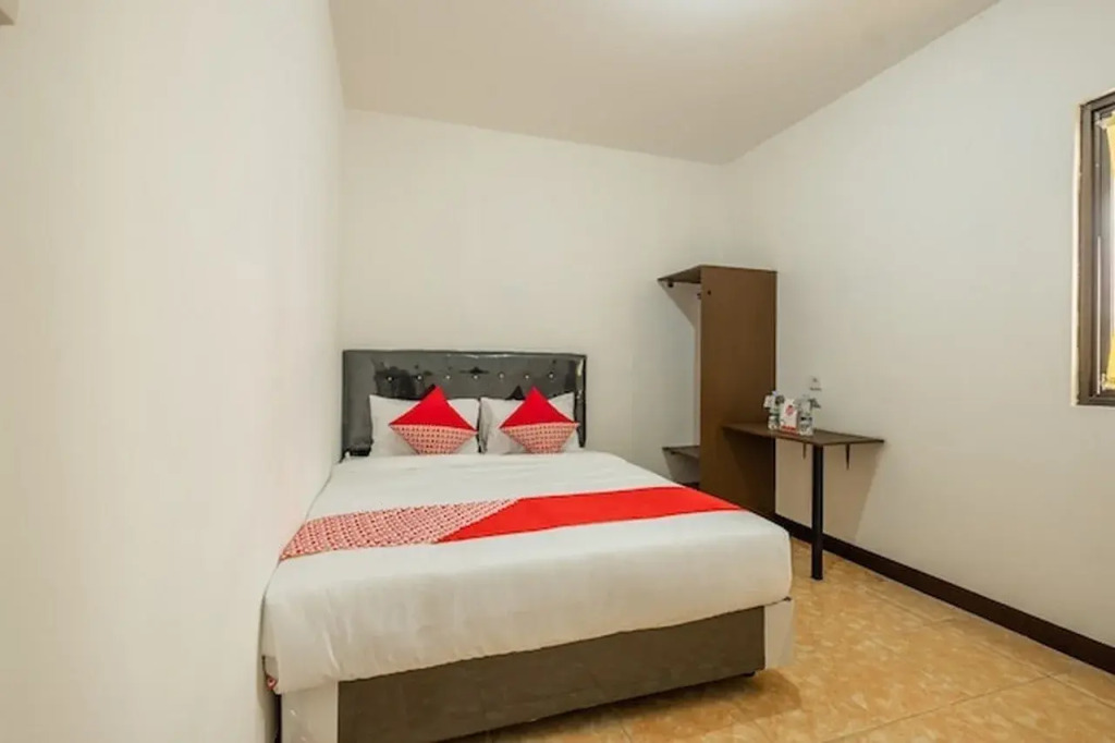 OYO 1460 Anyelir Residence