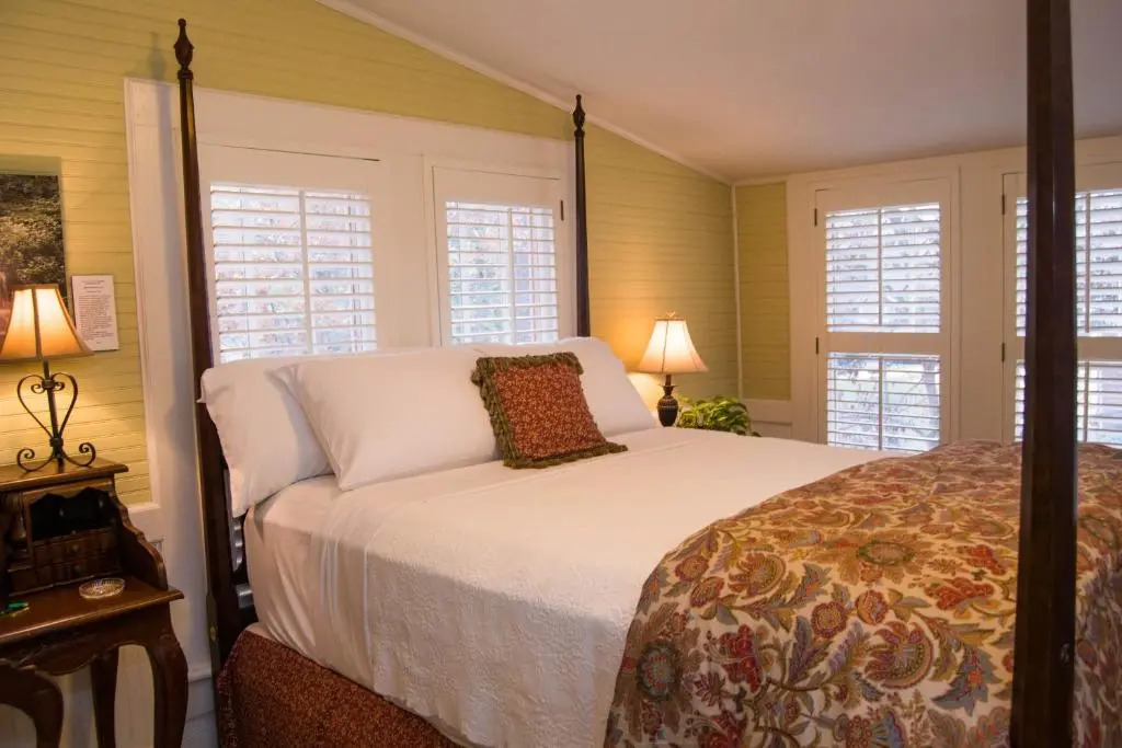 Oak Hill On Love Lane Bed and Breakfast Inn