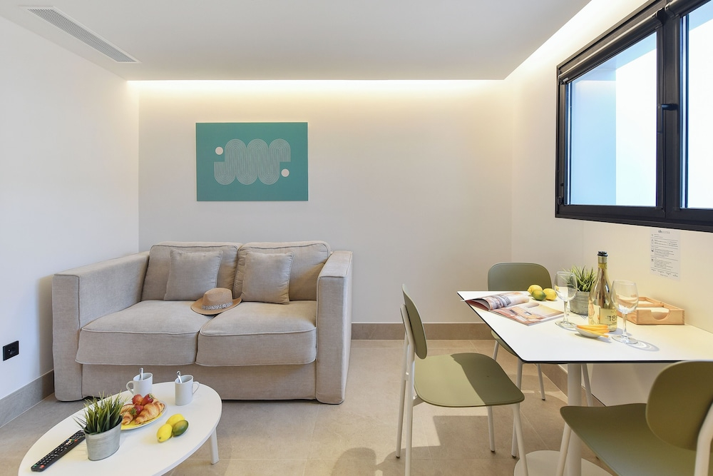 OH Suites Paseo de las Canteras 58