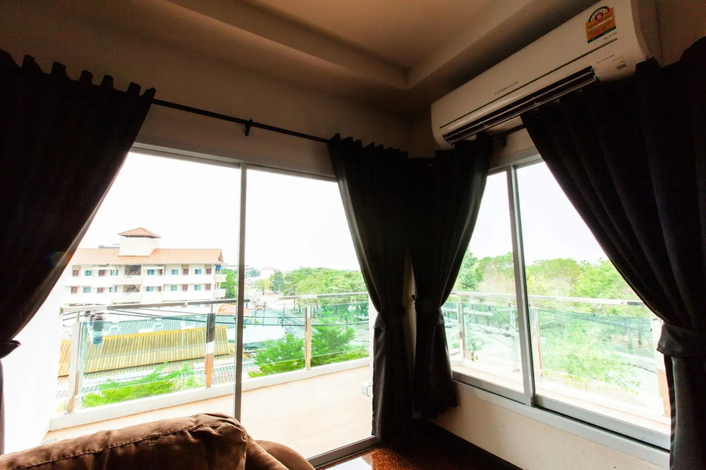 Gallery Lake View Hotel