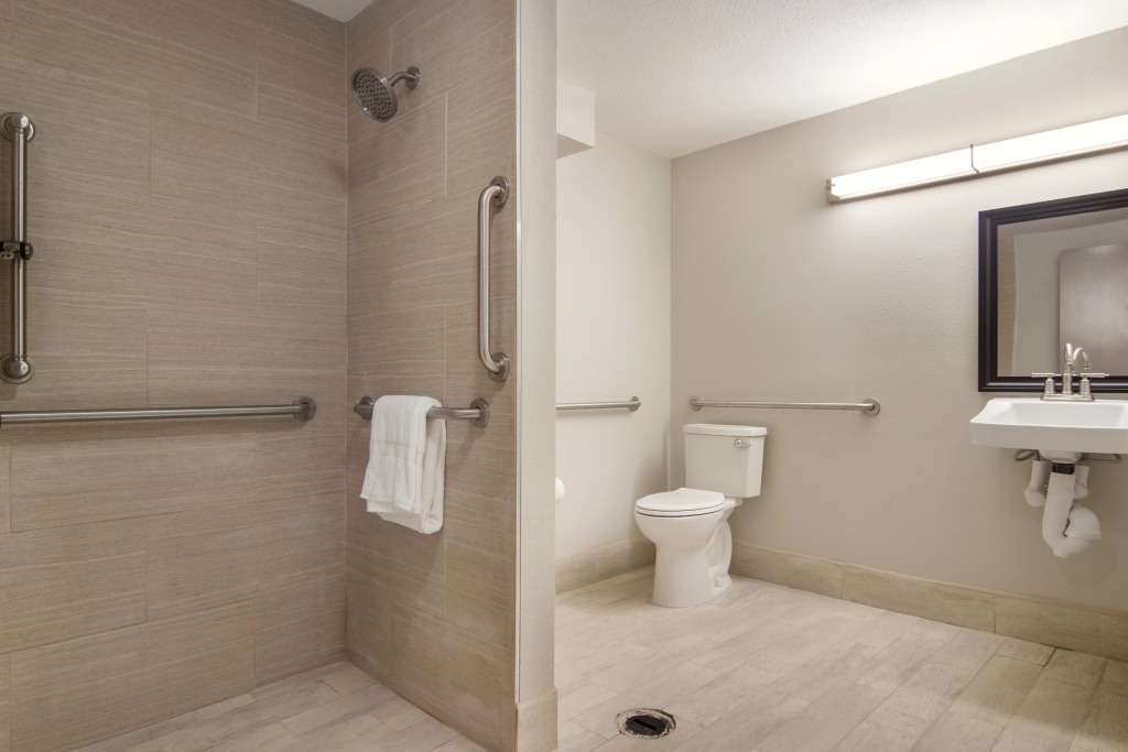 Red Roof Inn PLUS & Suites Erie