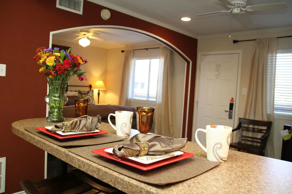 Vineyard Court Designer Suites Hotel