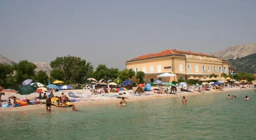 Hotel Dobrovit