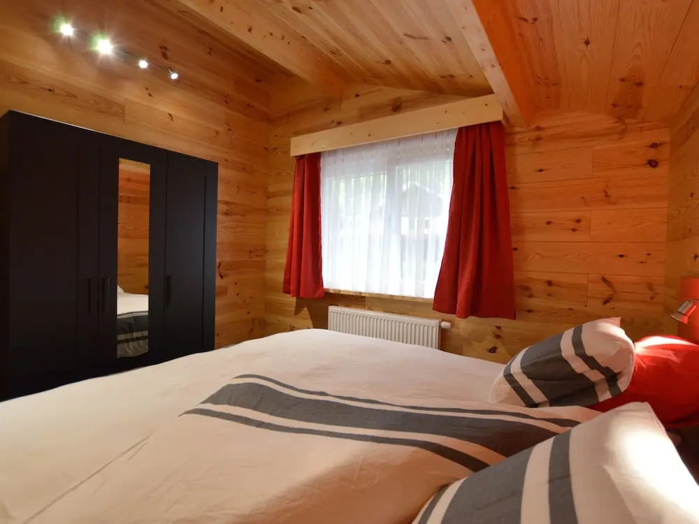 A Chalet for Re-energising in Peace, not far From Durbuy