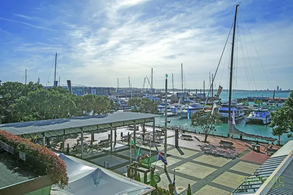 QV Viaduct Charming Apartment with AC WiFi and Parking - 933