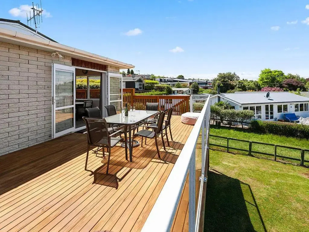 Central Riverside Retreat - Taupo Holiday Home