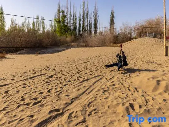 Leyou Self-driving Desert Camping Base