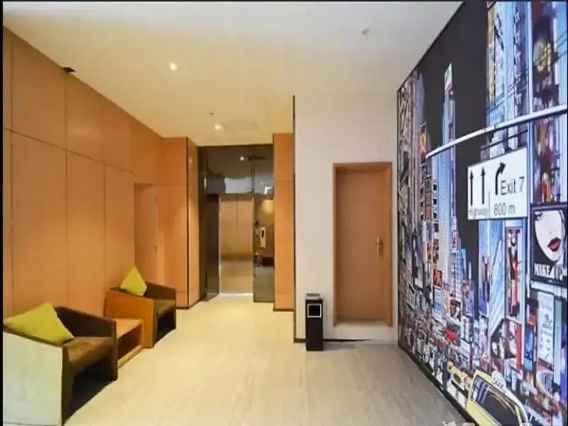 IU Hotel Zhengzhou Xinzheng Sias International University Branch