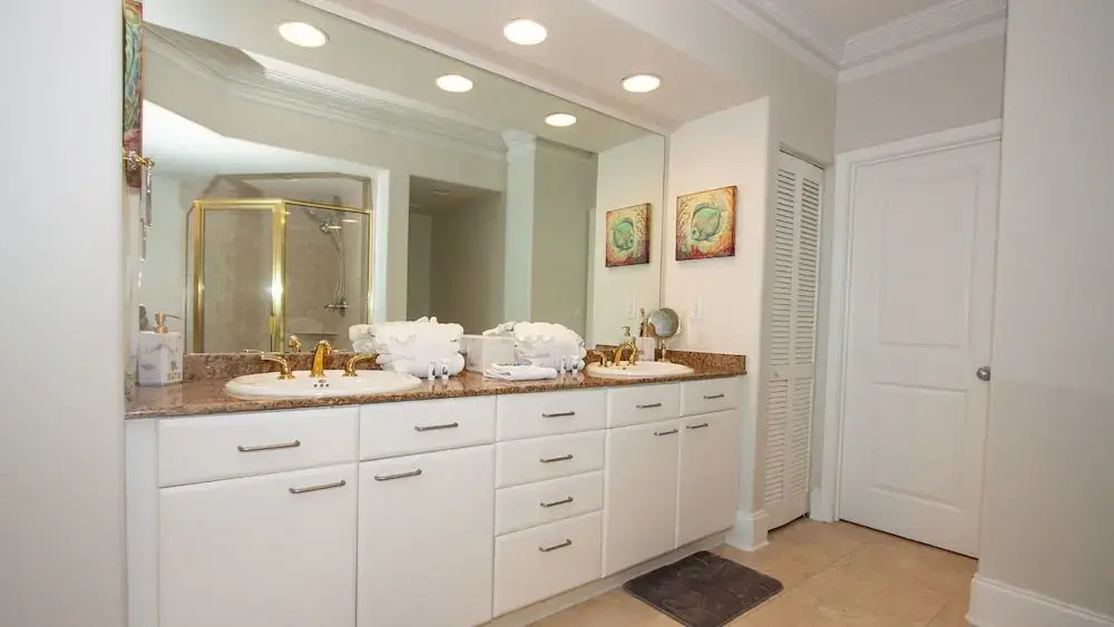 Modern Bayside Three Bedroom Condo - Unit Crb0505