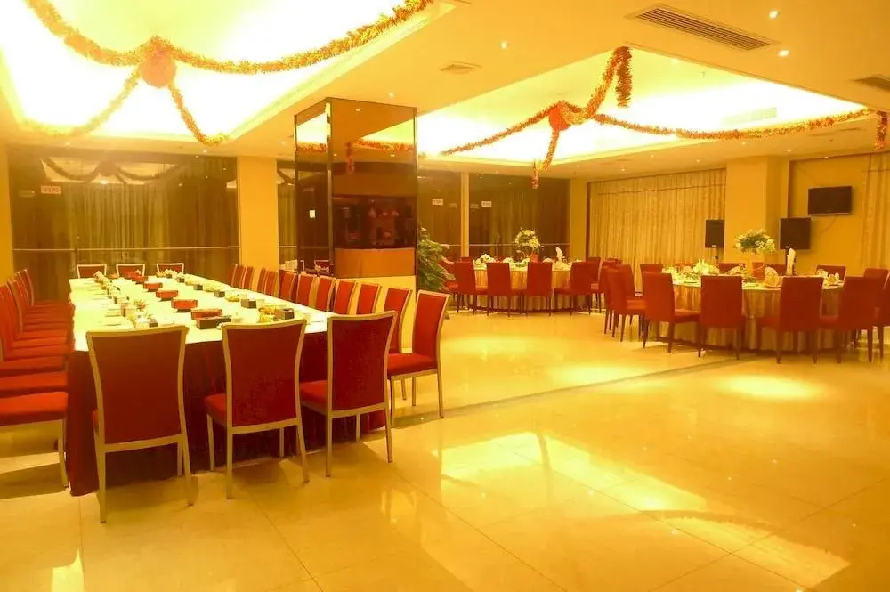 Yuyang Commerce Hotel