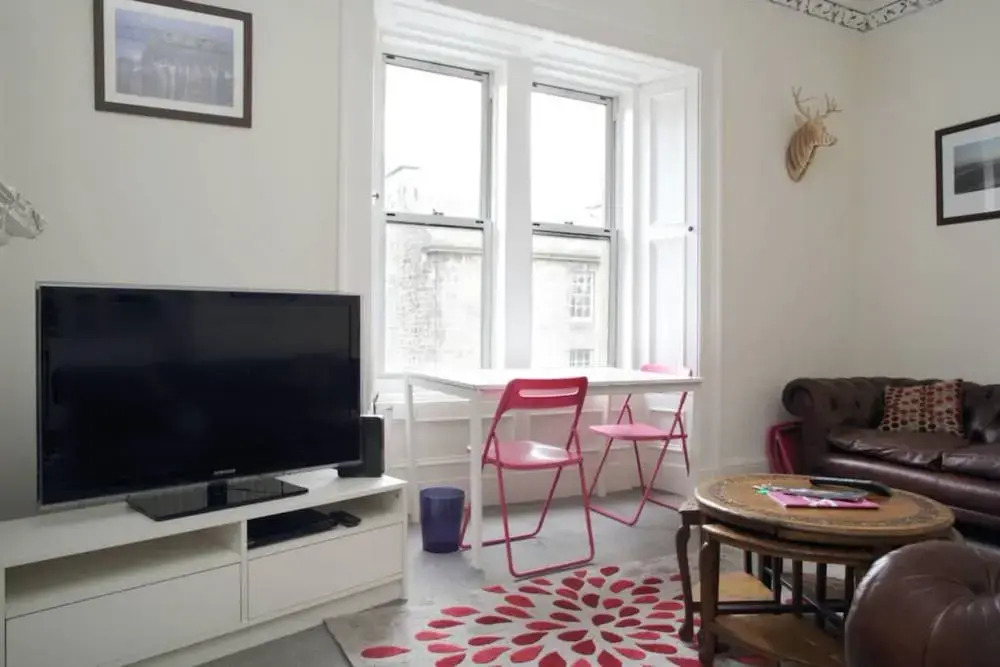 2 Bedroom Flat Near Edinburgh Castle Sleeps 5