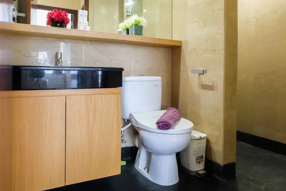 Direct Pool Access Lavenue Apartment