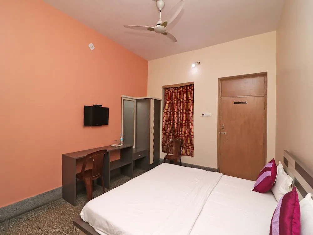 Spot On 39527 Hotel Saraogi