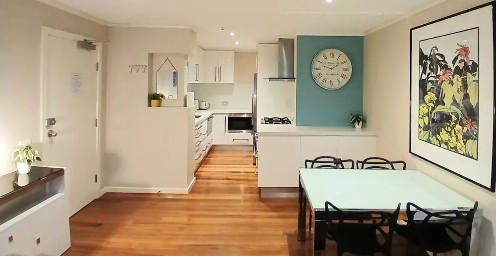 ReadySet Apartments at Southbank Condos