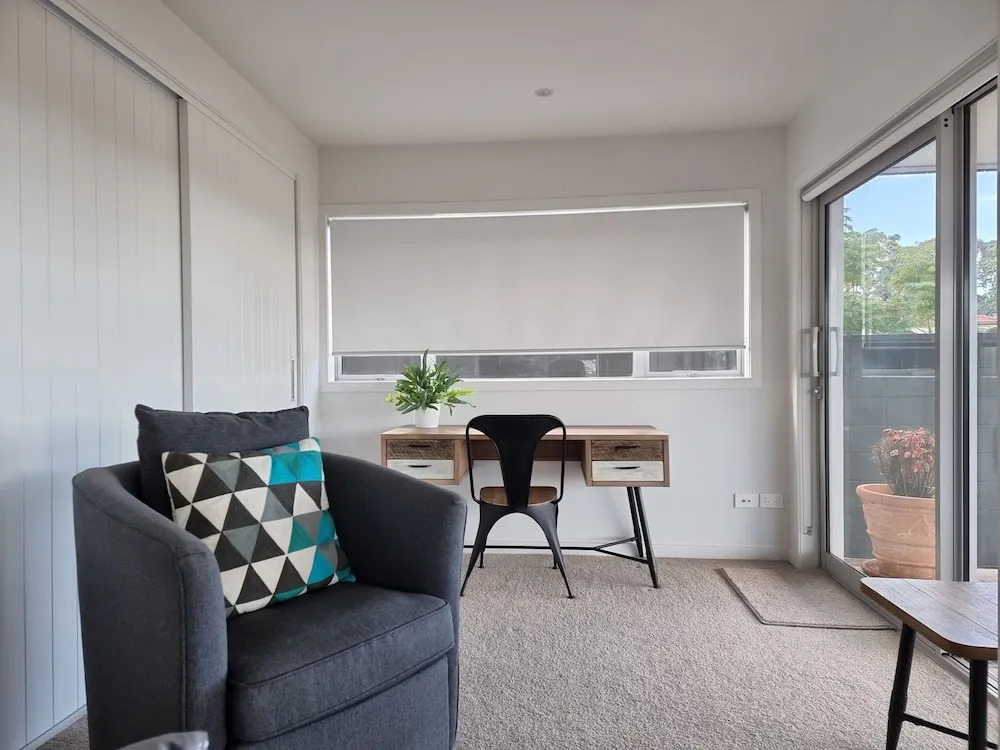 Fabulous Milford 1BR With Views & SkyTV