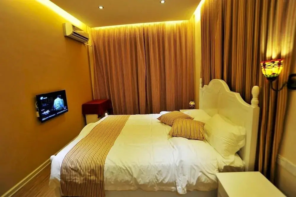 Chuxia Holiday Inn