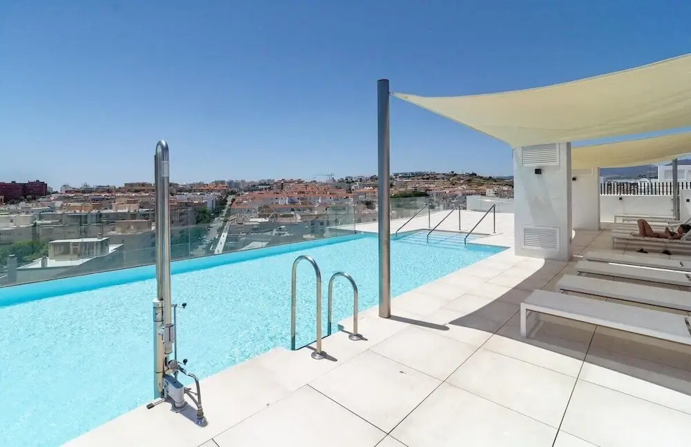 Inf3.3k- Stunning City Apartment Close to Beaches